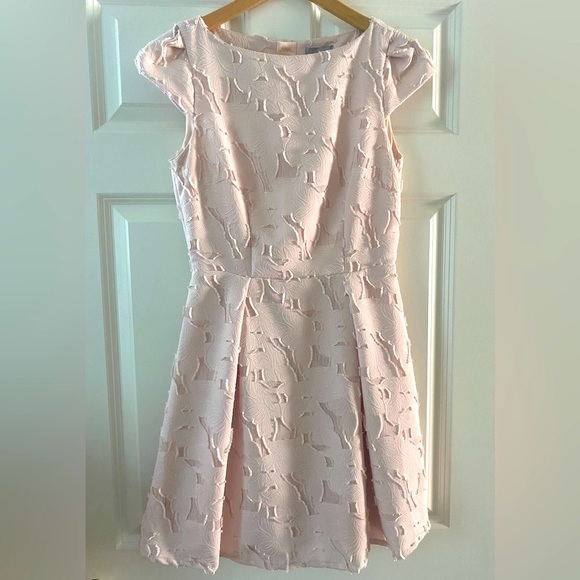 H&M Dresses & Skirts - H&M Textured Floral Mini Dress